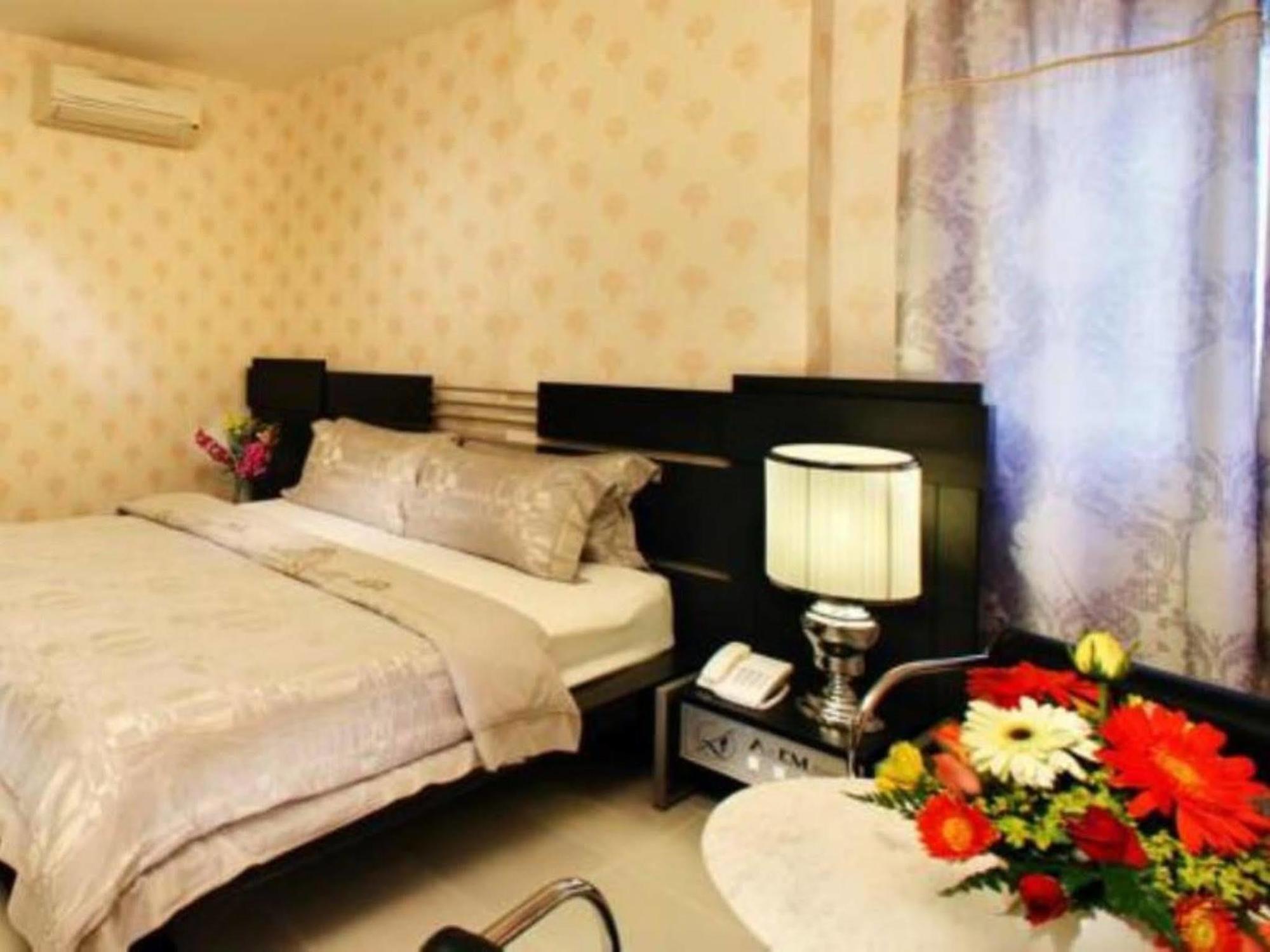 A&Em - The Petit Hotel Хошимин Экстерьер фото