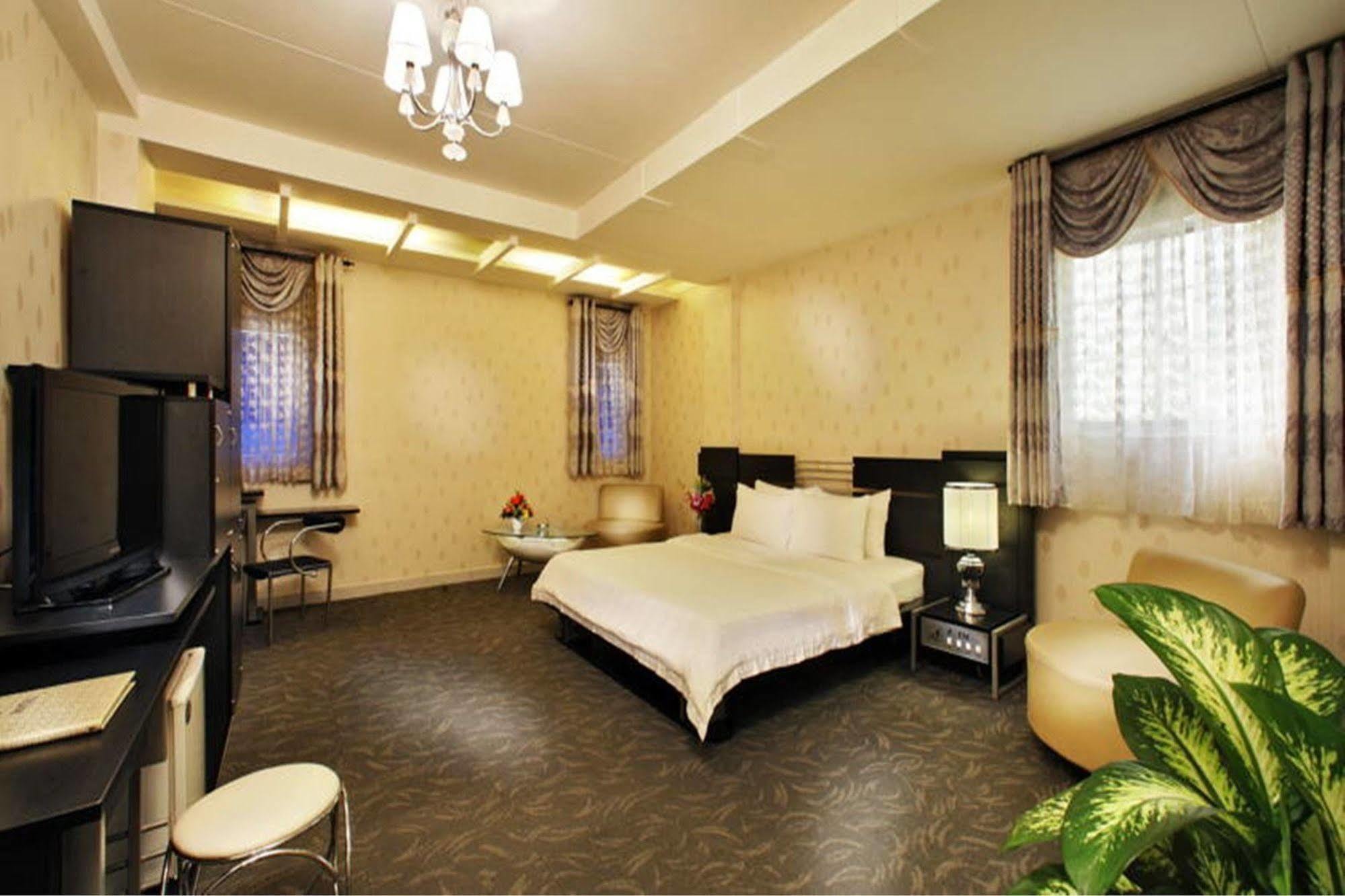 A&Em - The Petit Hotel Хошимин Экстерьер фото